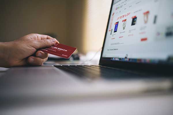 Como Lojas Virtuais Podem Aprimorar o Atendimento aos Clientes Nas Redes Sociais