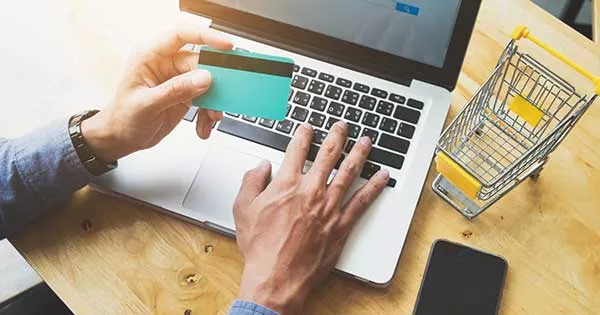 Facebook; Como utilizar a rede mais popular para realizar vendas?